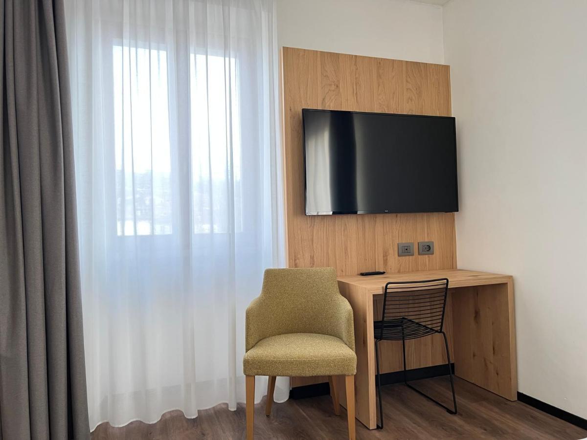 Hotel Belvedere Spiazzi Di Caprino Buitenkant foto