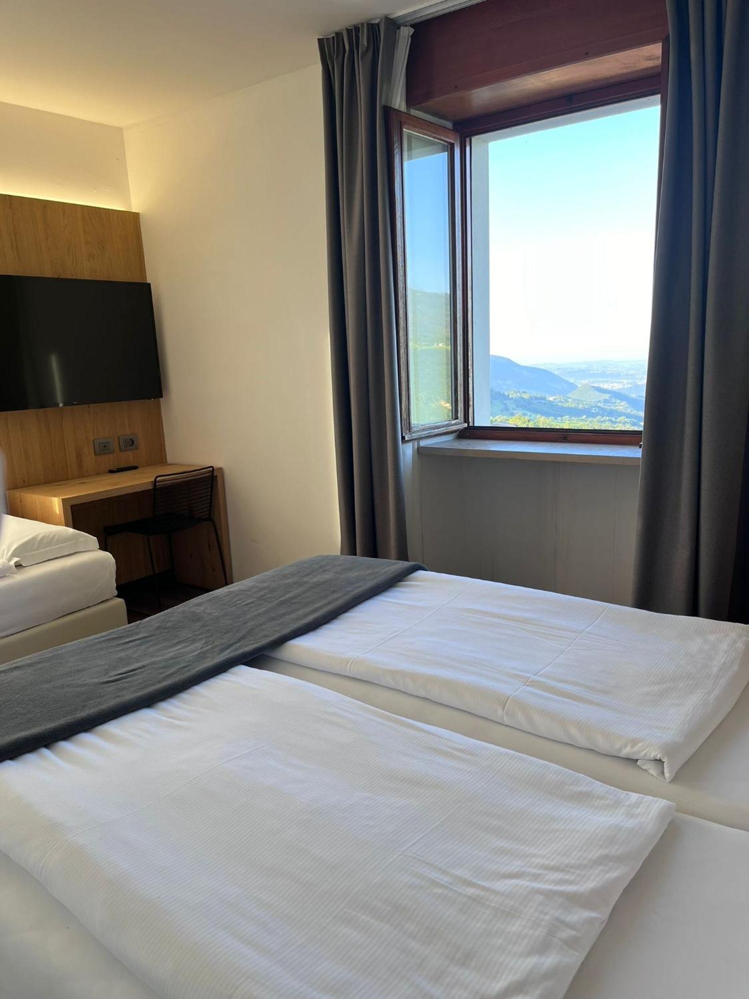 Hotel Belvedere Spiazzi Di Caprino Buitenkant foto