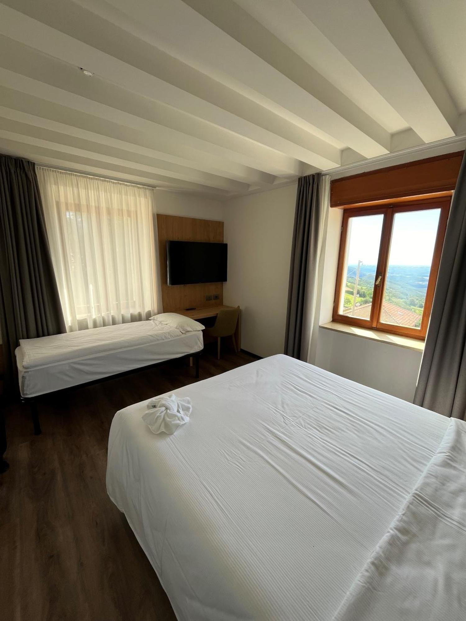 Hotel Belvedere Spiazzi Di Caprino Buitenkant foto